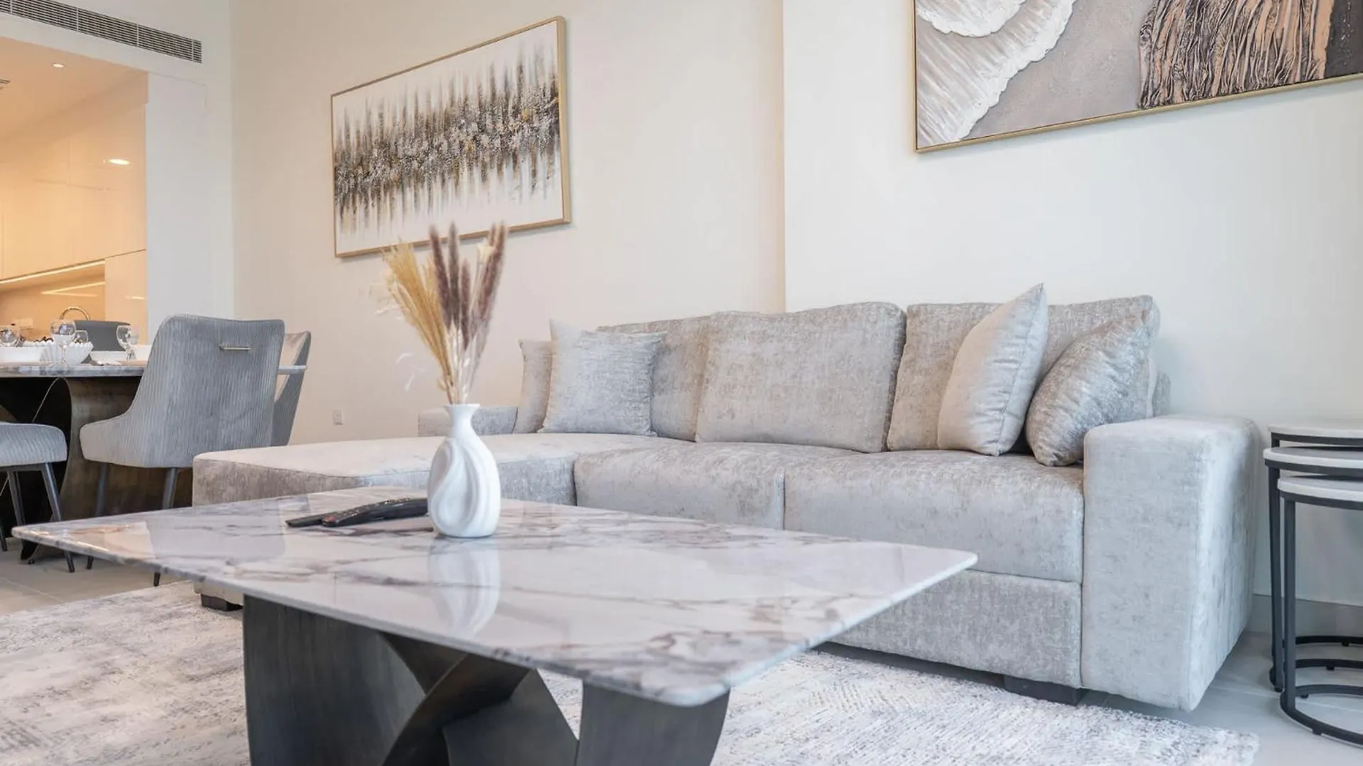 Apartment Waterfront Living With A Spacious Layout Dubai