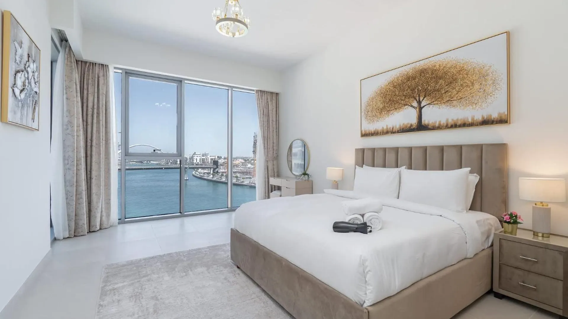 Apartment Waterfront Living With A Spacious Layout Dubai