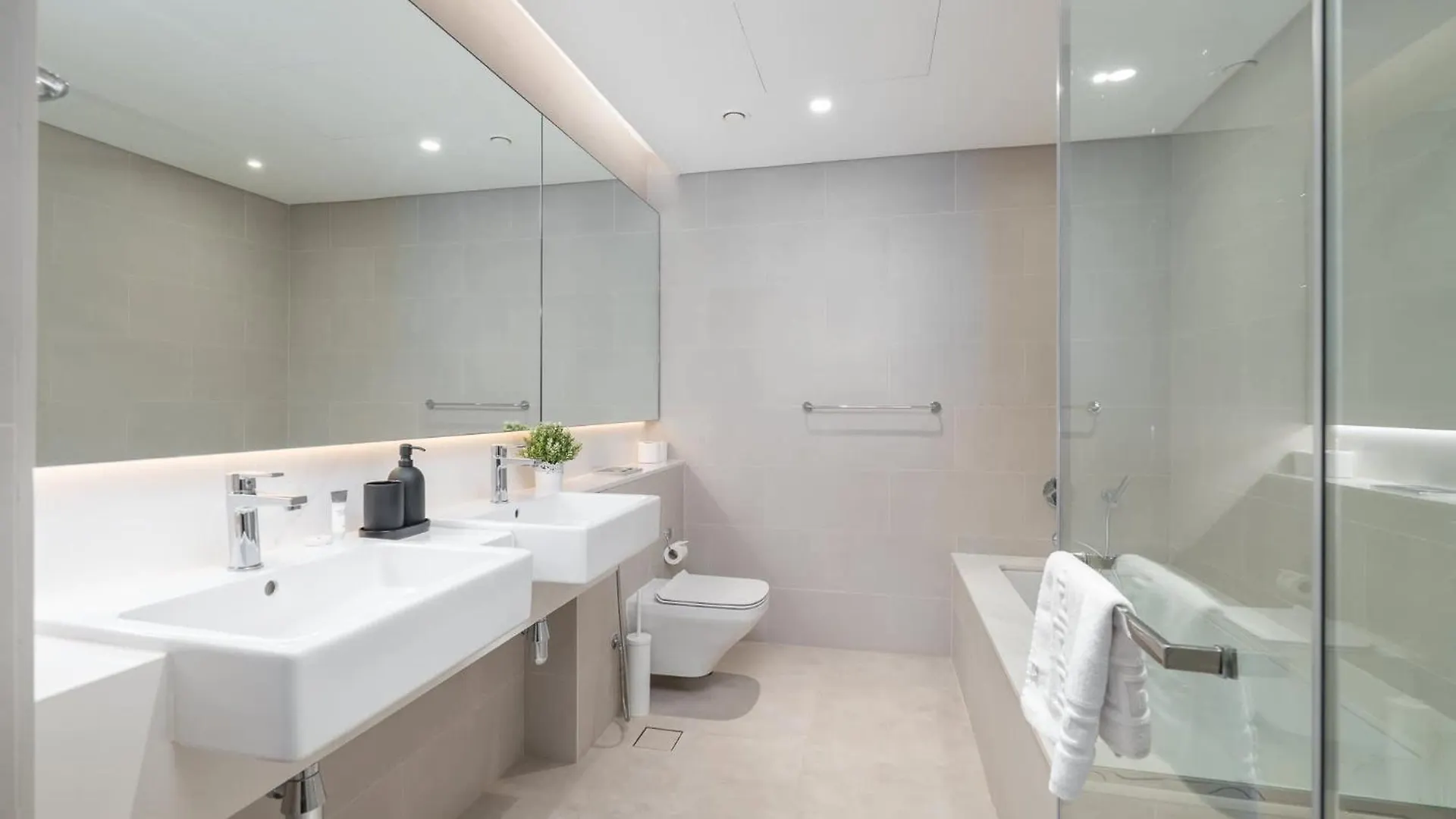 Waterfront Living With A Spacious Layout Dubai Apartment