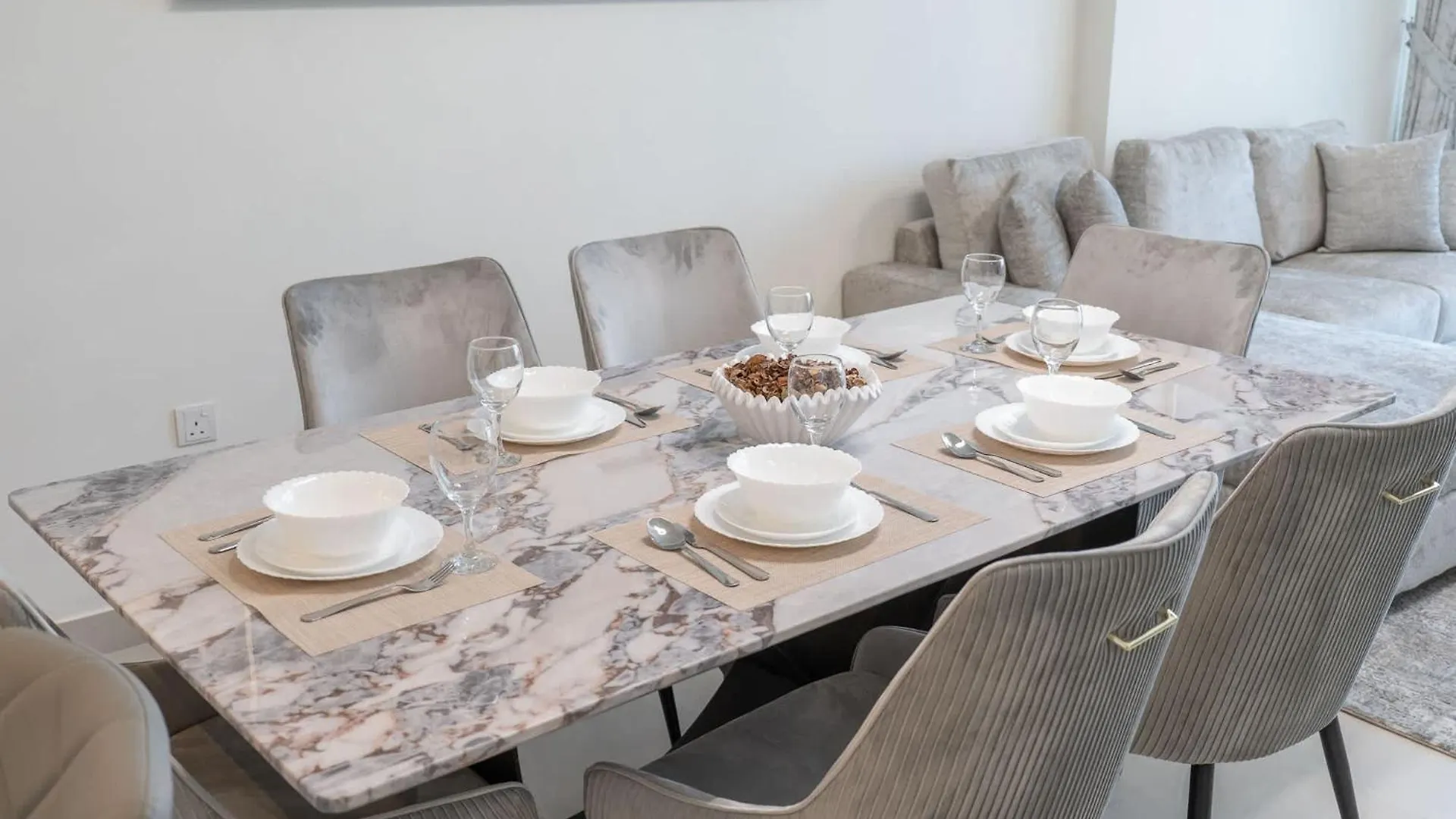 Waterfront Living With A Spacious Layout Dubai